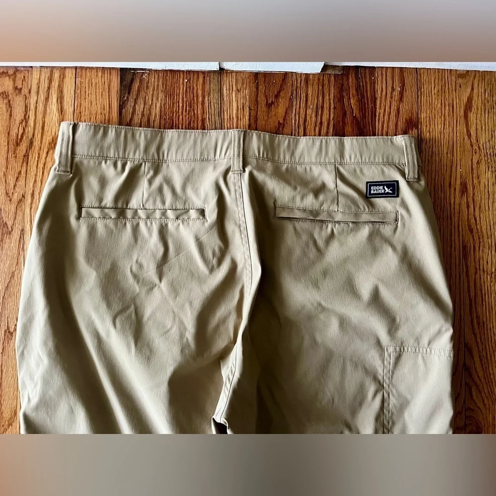 Eddie Bauer Rainier Tech pant - 36x30 - khaki. EUC